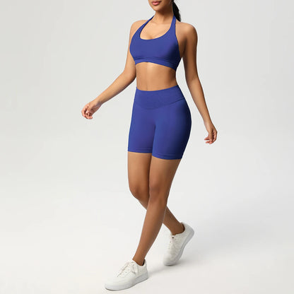 Nahtloses Yoga-Set mit Sport-BH und Shorts in blau