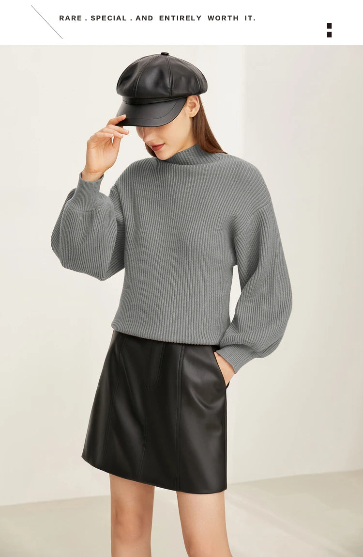 Gestrickter Pullover mit Stehkragen und Laternenärmeln, hellgrau, lockere Passform