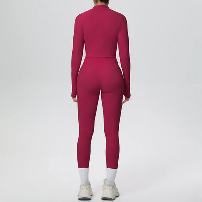 Rückansicht: Burgunderfarbenes Yoga-Set mit Zip-Jacke und High-Waist-Leggings