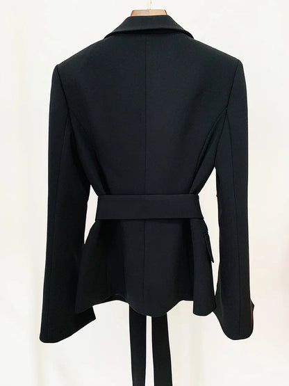 Langes Damen-Patchwork-Kleid mit Rüschen und Falten, Rundhalsausschnitt und langen Ärmeln – einreihig und locker geschnitten.