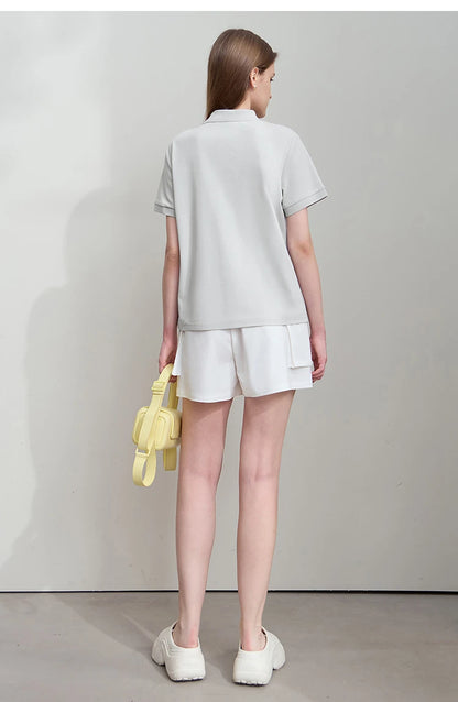 Damen T-Shirt im Minimalismus-Stil mit asymmetrischem Schnitt für den Sommer