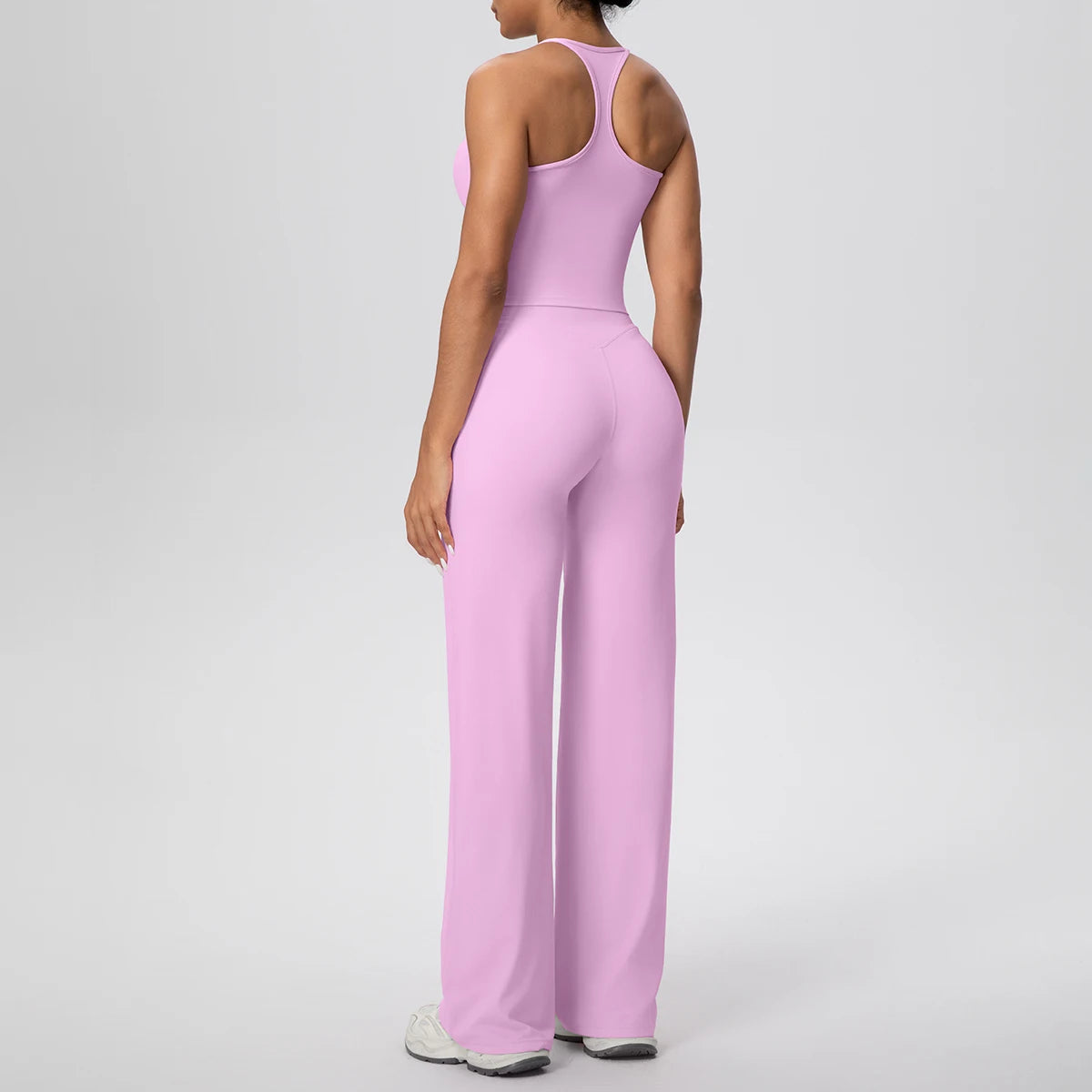 Damen-Yoga-Set lila, Rückenansicht mit tiefem Ausschnitt und weitem Bein