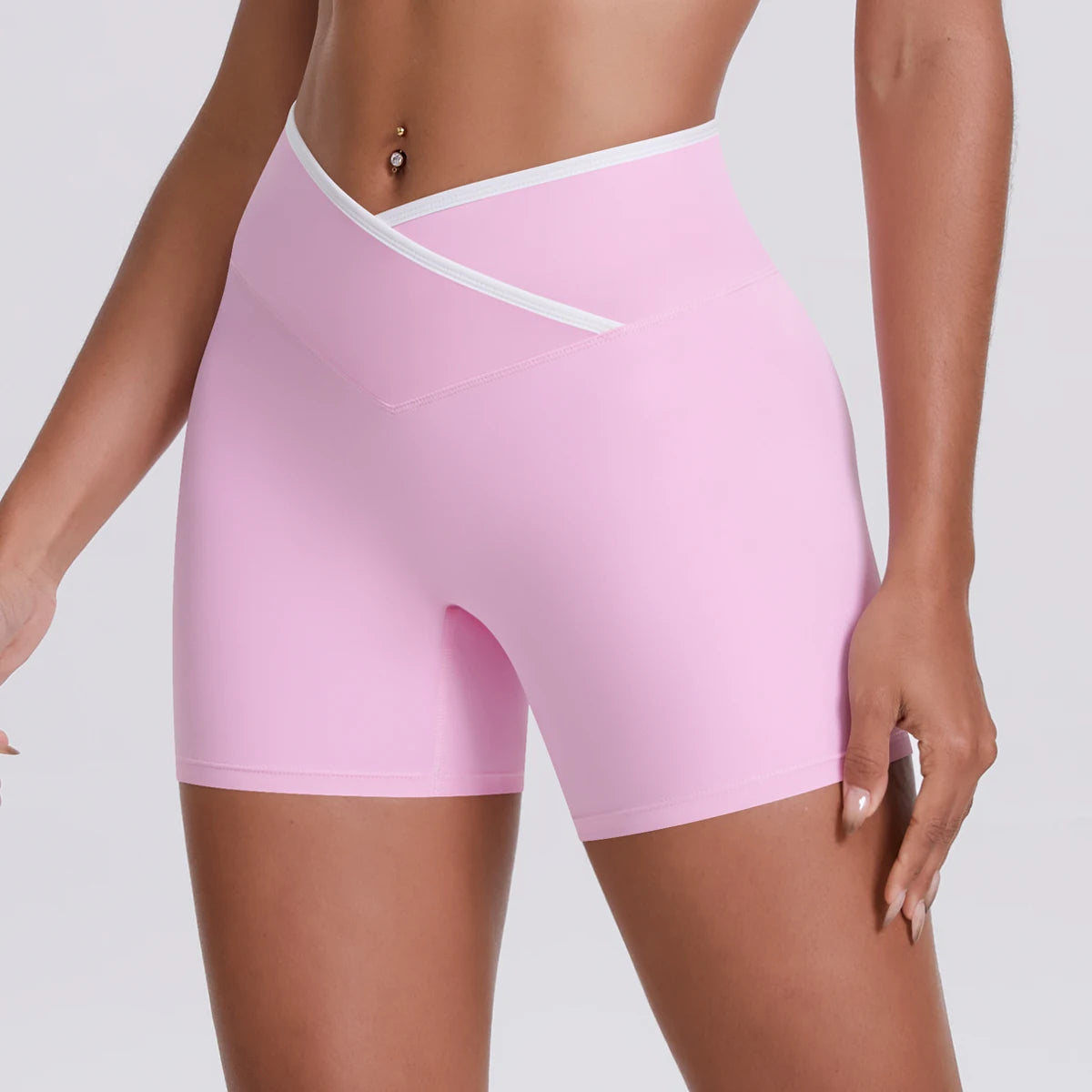 Damen-Yoga-Shorts, hochtailliert, hellrosa, enger Schnitt mit weißem Zierband am Bund