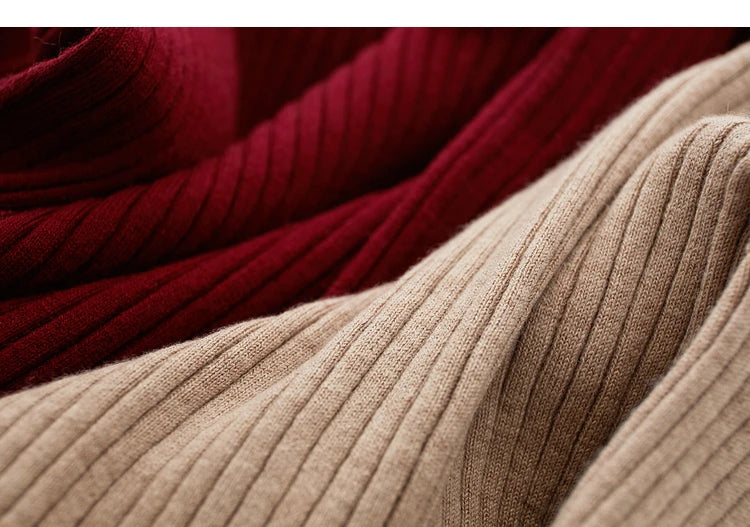 Strickpullover-Stoff in Bordeaux und Camel, feines Rippstrick-Muster