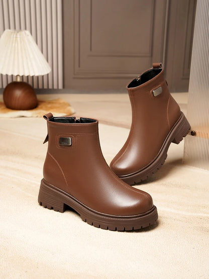 AIYUQI Damen-Knöchelstiefel aus braunem Leder mit Seitenpatch und grober Profilsohle