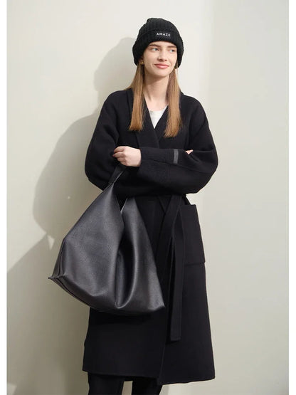 Damen Gürteljacke im minimalistischen Stil aus Wolle mit Taschen und V-Ausschnitt