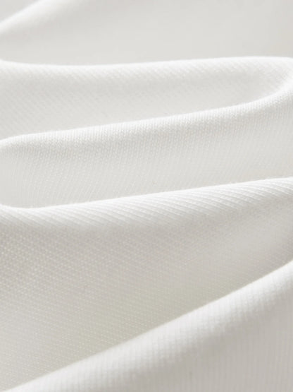 Damen T-Shirt mit V-Ausschnitt und strukturierten Schultern im Retro-Twist-Knotendesign für eine schlanke Silhouette