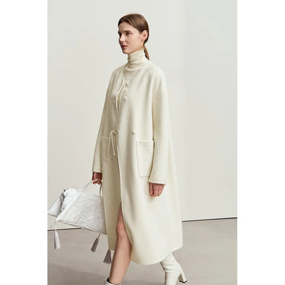 Damen Doppelseitiger Wollmantel im minimalistischen neokinesischen Stil mit Rundhalsausschnitt