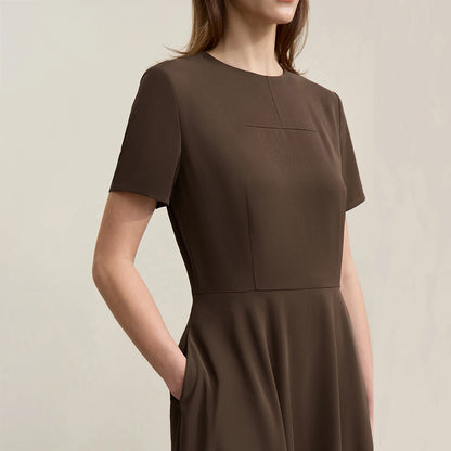 Elegantes Damenkleid Mit Taschen Aus Chiffon Tailliert Für Berufstätige