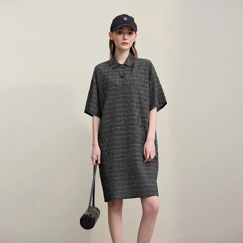Zeitloses Karo Midikleid Mit Reverskragen Für Elegante Damen