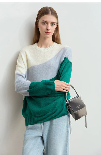 Damenpullover mit Rundhalsausschnitt, Colorblock aus creme/hellgrau, hellem Grau und grün, langarmig