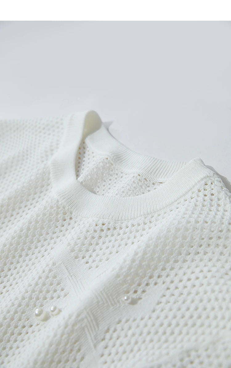 Damen Top im minimalistischen Ozean-Stil mit Perlenbesatz und durchbohrten Löchern