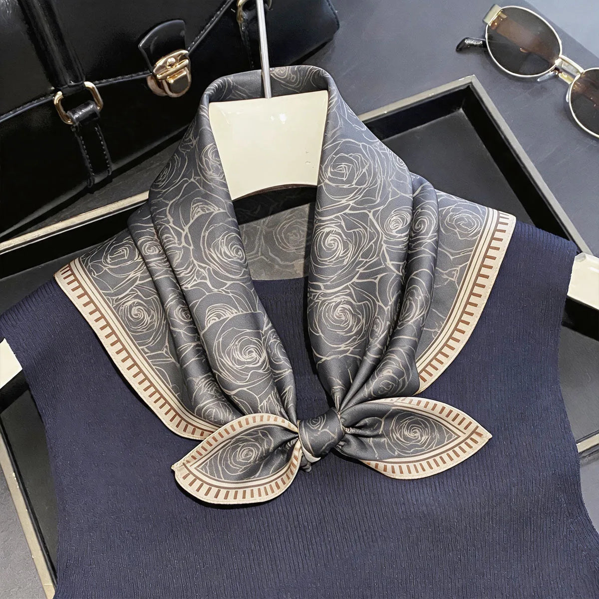 Damen Seidenschal 53cm klein quadratisch Haarband Kopftuch Halstuch Bandana B