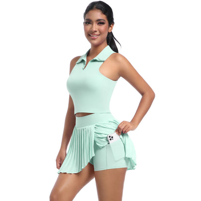 Hellgrüner Yogaanzug mit ärmellosem Polokragen-Top und Faltenrock-Shorts