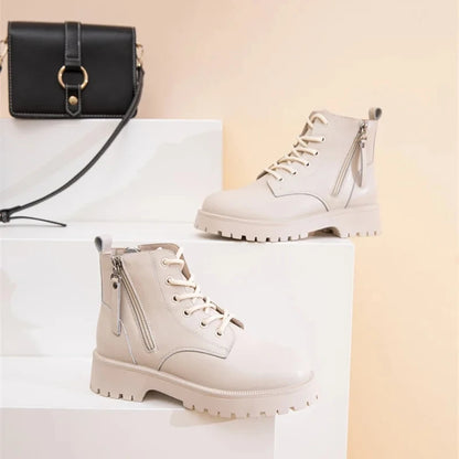 Hellbeige Stiefeletten mit Schnürung, seitlichem Reißverschluss und Profilsohle