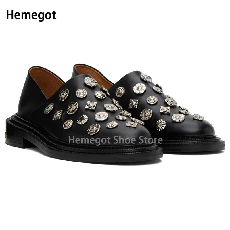 Schwarzer Herren-Loafer mit runder Spitze, Ziernieten und Metalloptik, Slip-On