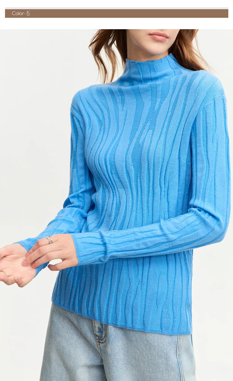 Hellblauer Damen-Wollpullover mit Stehkragen und Zopfmuster, langarm, tailliert