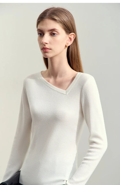Damenpullover weiß mit V-Ausschnitt, lange Ärmel, schlichtes Design am Hals