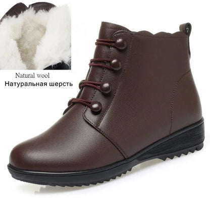 Braune Damen-Winterstiefelette mit Schnürung und weißem Wollfutter am Schaft, Profilsohle