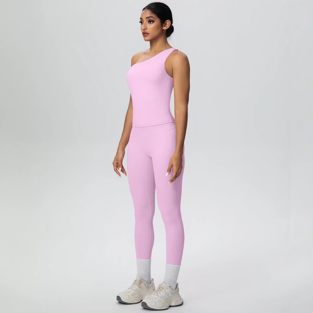 Rosa Yoga-Sportset mit ärmellosem Crop-Top und Leggings, Seitenansicht mit Beinabschlüssen