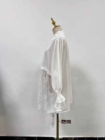 Elegantes Damen-Minikleid mit Rundhalsausschnitt, langen Ärmeln und Schnürung im Patchwork-Design – figurbetont und stilvoll.