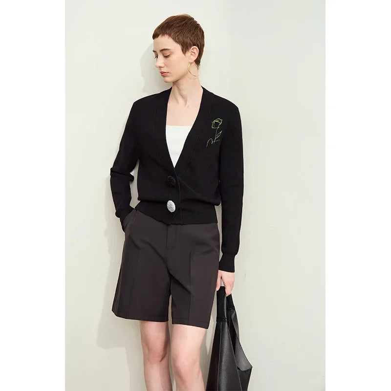 Damen-Strickjacke, schwarz, V-Ausschnitt mit Knopf, lange Ärmel, Stickerei auf Brust
