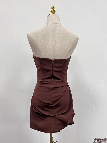 Elegantes Damenkleid mit Rundhalsausschnitt, kurzen Ärmeln und Patchwork-Design mit Quasten und Falten.