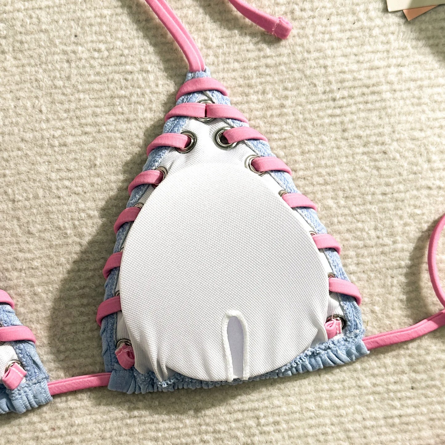 Sommerliches kariertes Bikini-Set mit Push-up-Effekt – verführerische Bademode für den Strand und Pool