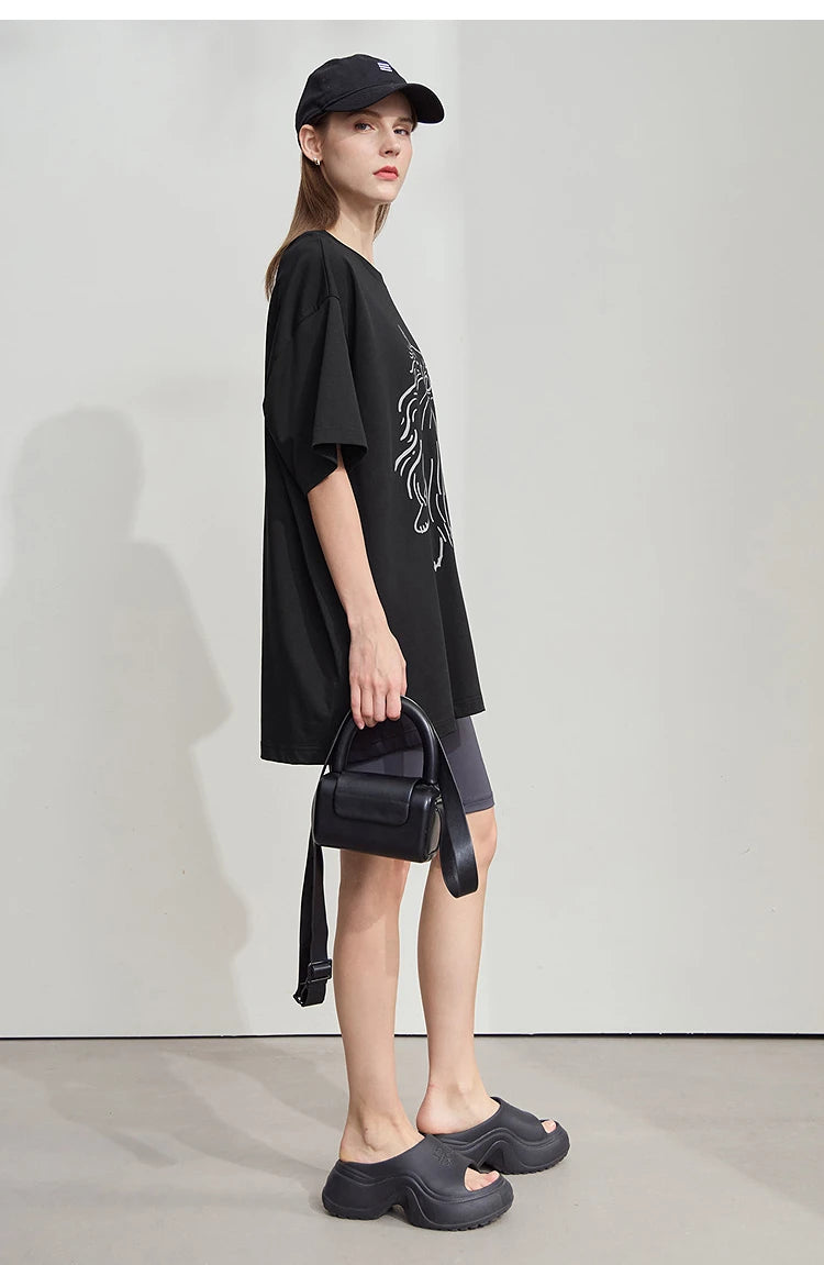Damen T-Shirt mit Druck im lässigen Rundhals-Stil für das Büro