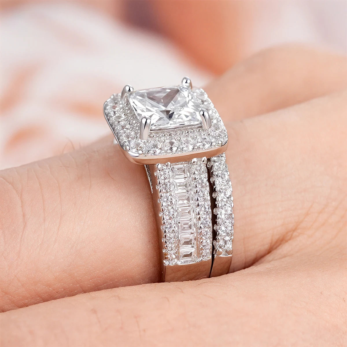 Damen-2er-Verlobungsring-Set aus 925-Silber mit Moissanit im Prinzessin-Schnitt Halo-Design