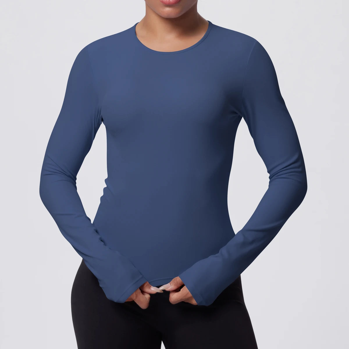 Atmungsaktives Yoga-Langarmshirt in Dunkelblau, schmaler Schnitt mit langen Ärmeln und Rundhals