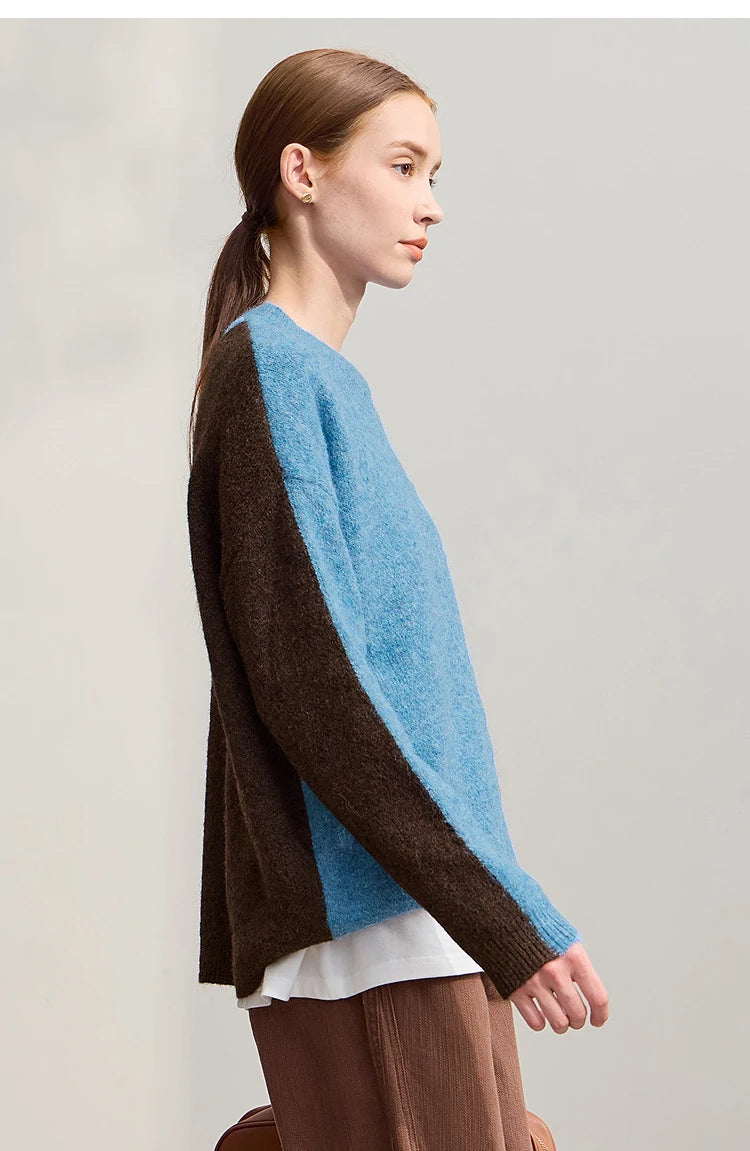 Damenpullover mit braunem Rückenteil und blauen Ärmeln, Rundhals