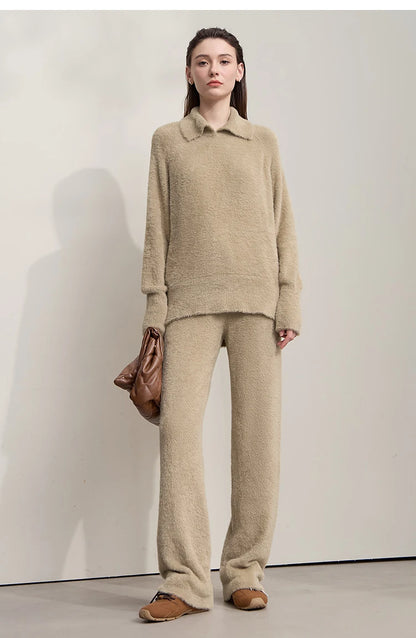 Damenpullover aus flauschigem Strickstoff, beige, Vorderansicht, lange Ärmel, Kragen
