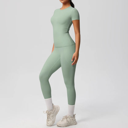 Yogaanzug (2-teilig) in Salbeigrün: Slim-Fit T-Shirt und Leggings, Seitenansicht