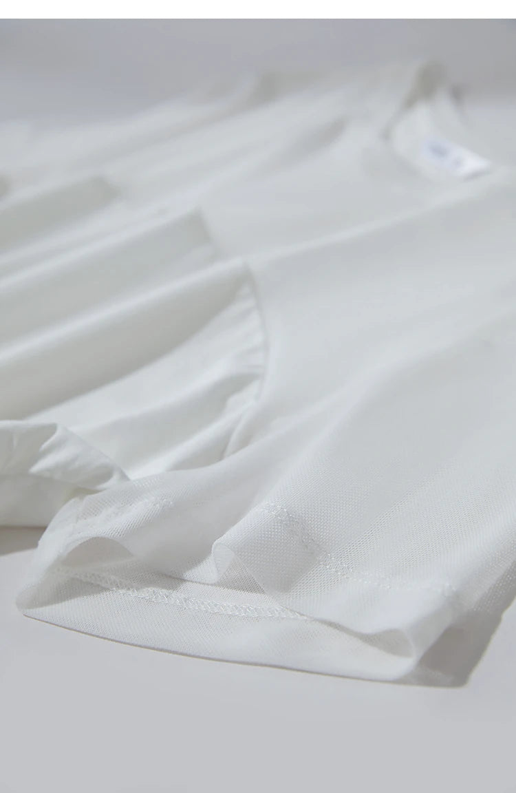 Damen T-Shirt im minimalistischen Sommerstil mit Rundhalsausschnitt und figurformendem Schnitt