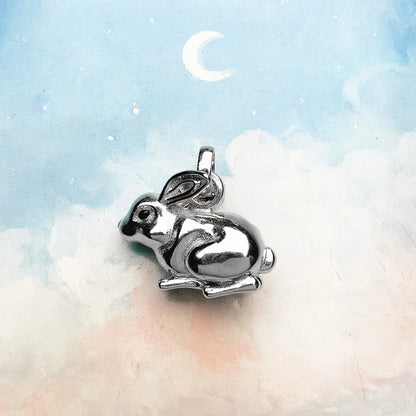 Kaninchen-Anhänger aus 925 Sterlingsilber von der Seite, silberfarben