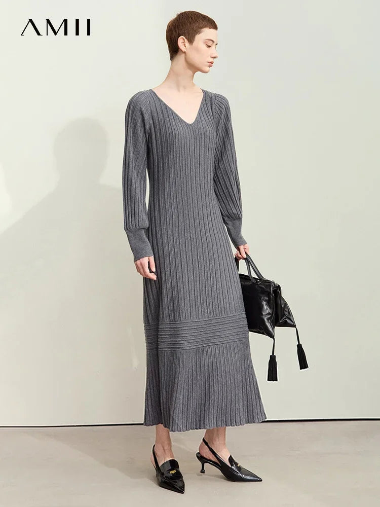 Damen-Strickkleid mit V-Ausschnitt, langen Ärmeln und Rippstruktur in Dunkelgrau