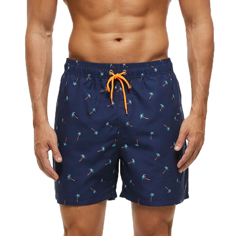Kurze Herren-Shorts aus Polyester mit atmungsaktivem Mesh-Futter, elastischem Bund und Seitentasche – ideal für Sport und Strand.