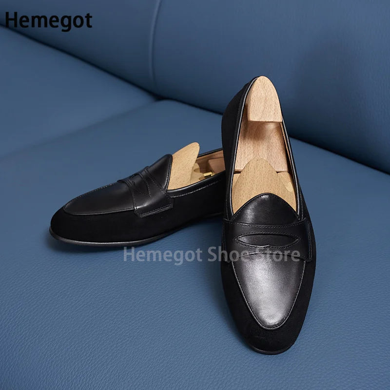 Herren-Loafer, schwarze Lederschuhe mit glatter Oberfläche und gepolsterten Aussparungen