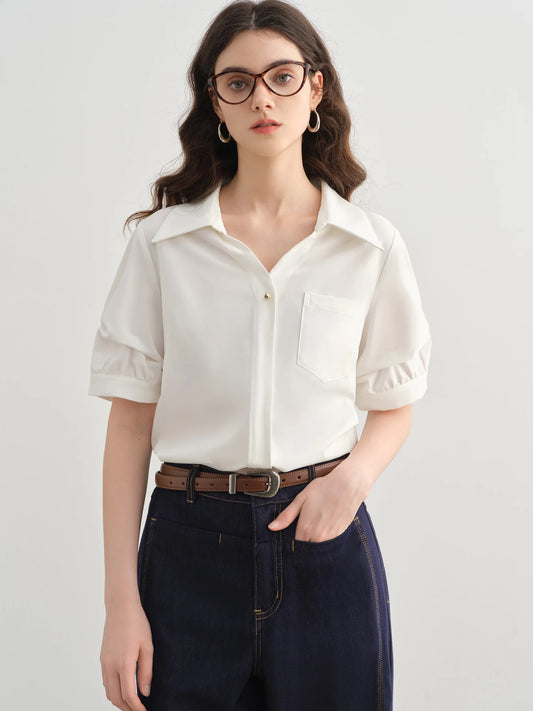 Elegantes Damen-Spitzenshirt in Plus-Size mit kurzen Ärmeln und Hohldesign – ideal für den Sommer.