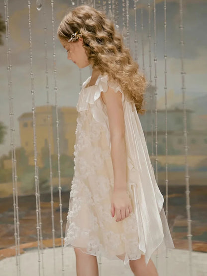 Kurzes Mädchenkleid mit Puffärmeln – ideales Prinzessinnen-Outfit für Sommerfeste und Partys