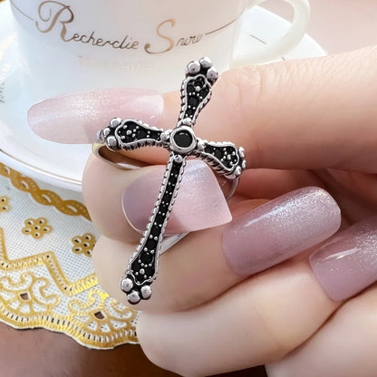 Damen-Ring Kreuz mit schwarzen Steinen viktorianisch aus Sterlingsilber