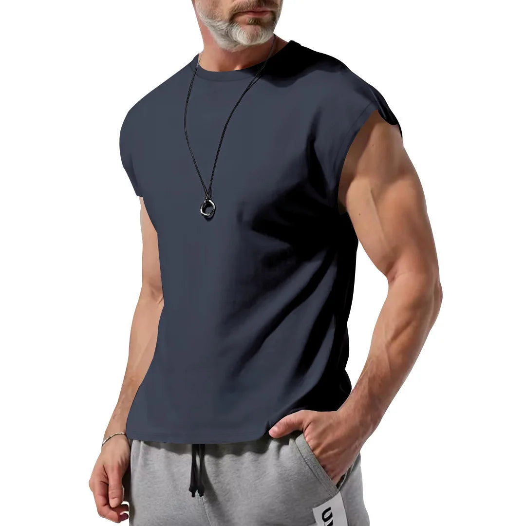 Eng anliegendes Herren-Unterhemd aus Baumwolle – schweißabsorbierend und ideal für Fitness und Sport im Sommer.