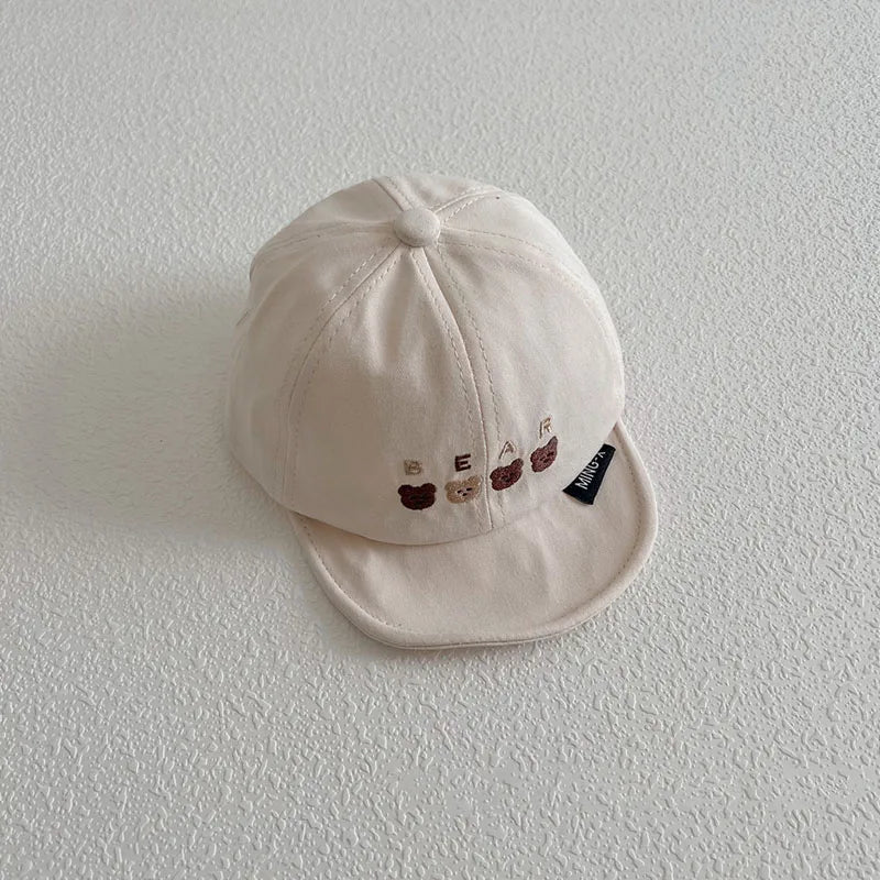 Kinder Kappe mit Entenschnabel und niedlicher Bärenstickerei für den Sommer