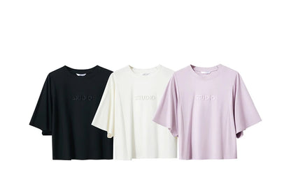 Damen T-Shirt mit elastischen Flare-Ärmeln und Perlen-Stickerei im minimalistischen Stil