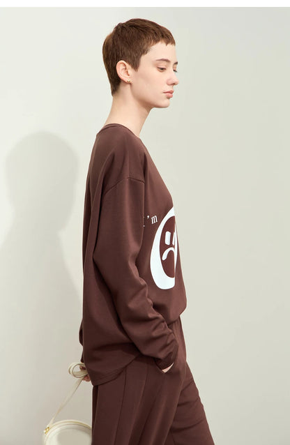 Damen T-Shirt im minimalistischen Stil mit Rundhalsausschnitt und Druckdesign