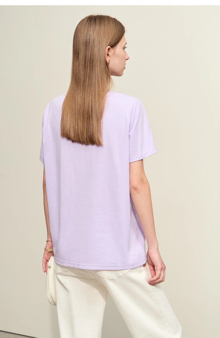 Damen T-Shirt im minimalistischen Stil mit modischer Stickerei und O-Ausschnitt