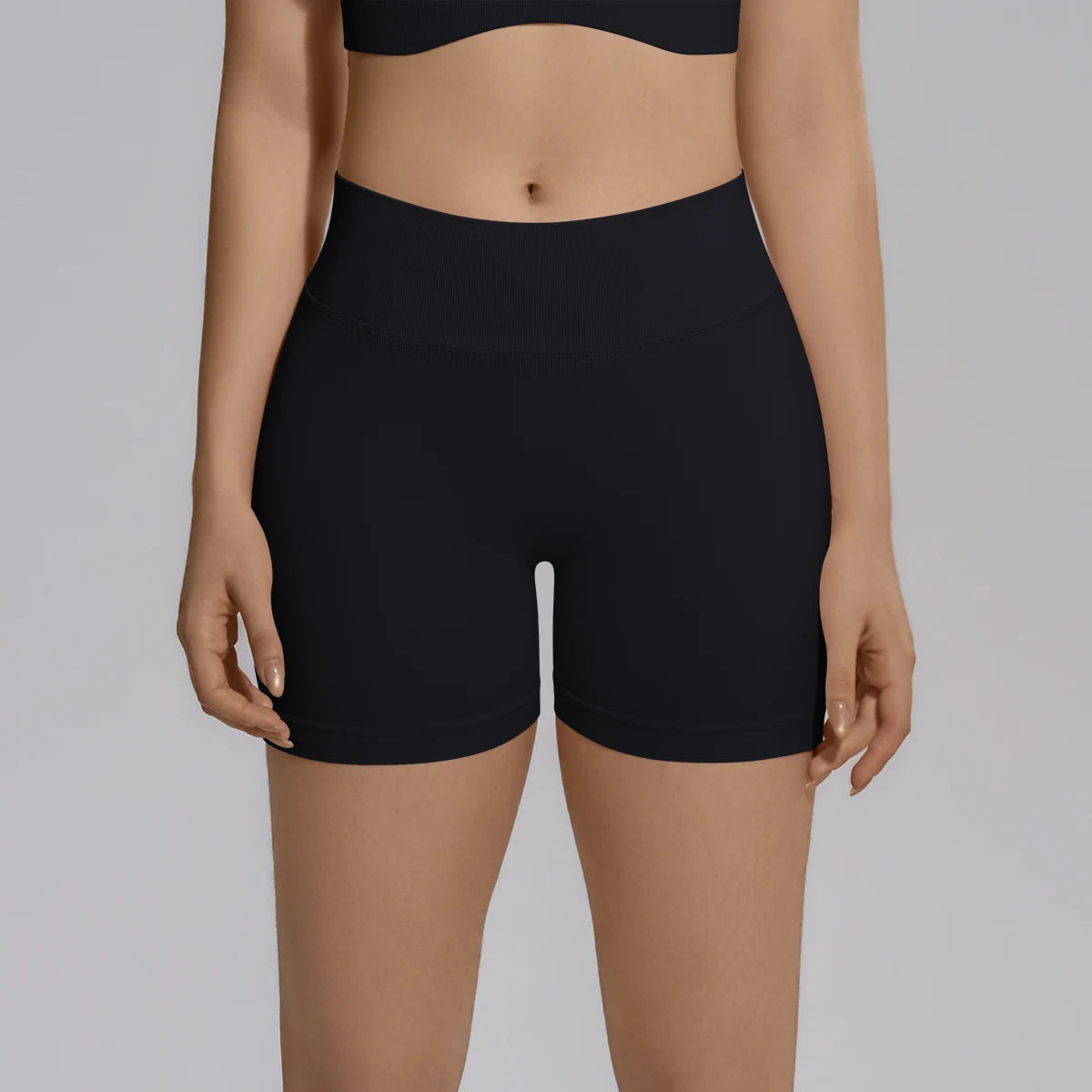 Nahtlose Yoga-Shorts für Frauen, schwarz, hoher Bund, glatte Beinpartie.
