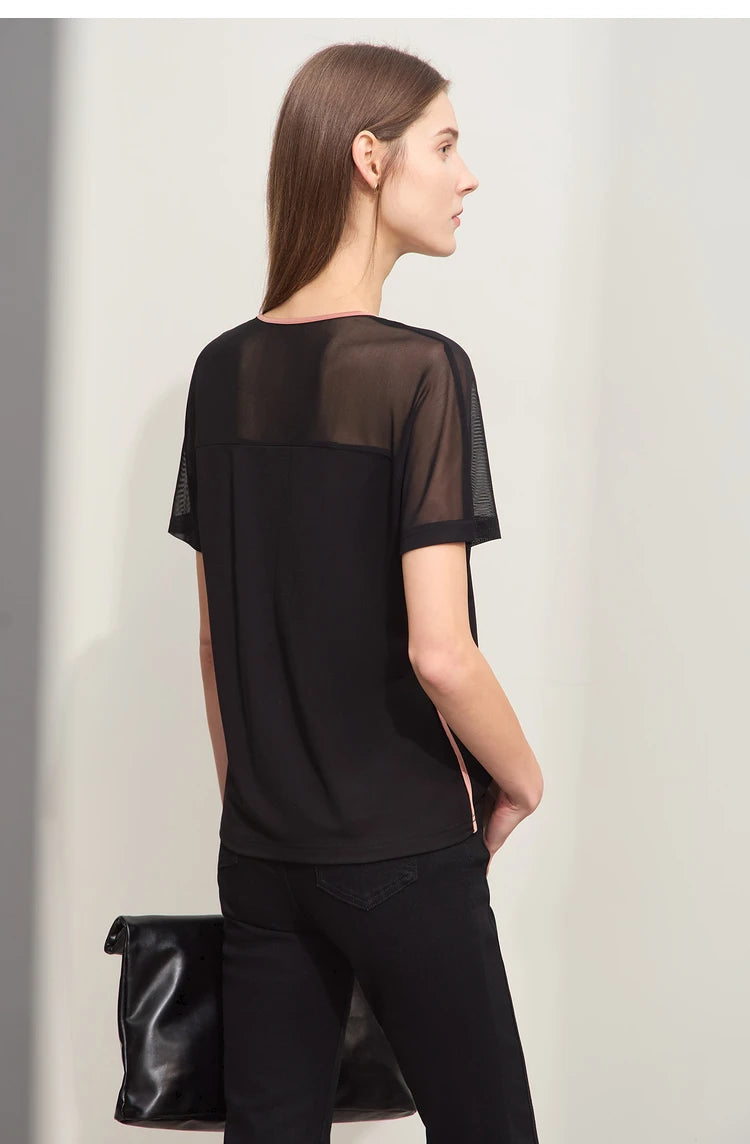 Damen T-Shirt im Minimalismus-Stil mit V-Ausschnitt und Kontrastnähten