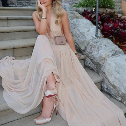 Elegantes Damen-Kleid mit V-Ausschnitt, kurzen Ärmeln und Perlenverzierung – Patchwork-Design mit Rüschen und Falten.